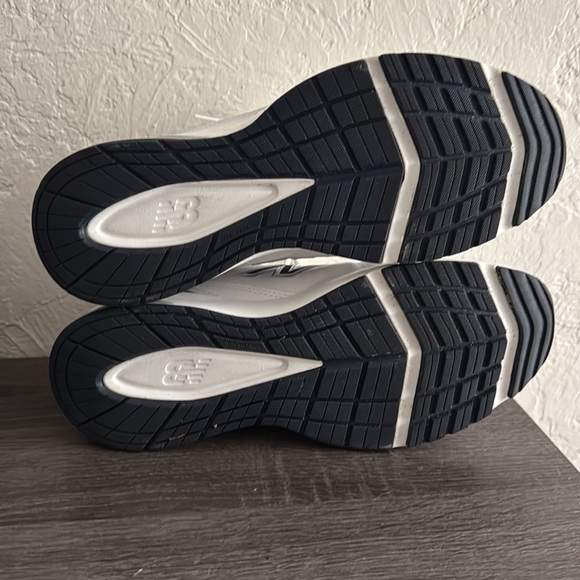 New Balance 608 Men's White and Black Athletic Shoes - Picture 7 of 8